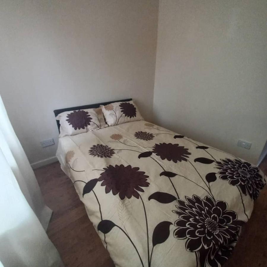 Hamilton 3 Bedrooms 10 Minutes From City Centre 莱切斯特 外观 照片